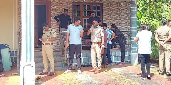 ಉಡುಪಿ ಜಿಲ್ಲೆಯ ಇತಿಹಾಸದಲ್ಲೇ ಭೀಕರ ಹತ್ಯಾಕಾಂಡ: ನೇಜಾರು ಪ್ರಕರಣದ ಬಗ್ಗೆ ಬೆಚ್ಚಿ ಬಿದ್ದ ಜನತೆ ಉಡುಪಿ ಜಿಲ್ಲೆಯ ಇತಿಹಾಸದಲ್ಲೇ ಭೀಕರ ಹತ್ಯಾಕಾಂಡ: ನೇಜಾರು ಪ್ರಕರಣದ ಬಗ್ಗೆ ಬೆಚ್ಚಿ ಬಿದ್ದ ಜನತೆ