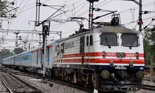 ರೈಲಿನ ತುರ್ತು ಬ್ರೇಕ್ ಬಳಕೆ: ಮುಗ್ಗರಿಸಿಬಿದ್ದು ಇಬ್ಬರು ಪ್ರಯಾಣಿಕರು ಮೃತ್ಯು