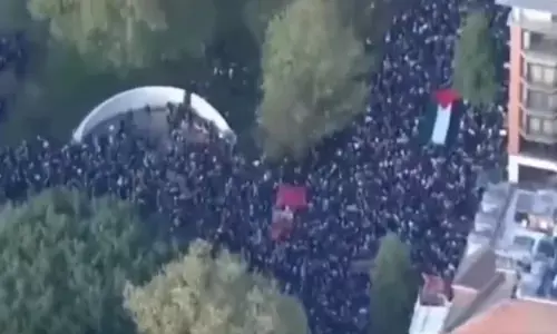 ಲಂಡನ್: ಫೆಲೆಸ್ತೀನ್ ಪರ ಬೃಹತ್ ಪ್ರತಿಭಟನೆ