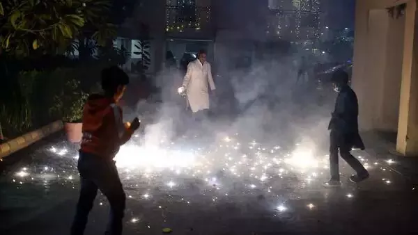 ಪಟಾಕಿ ಸಿಡಿಸುವಂತೆ ಬಿಜೆಪಿಯ ನಾಯಕರು ಜನರನ್ನು ಹುರಿದುಂಬಿಸಿದ್ದಾರೆ: ದಿಲ್ಲಿ ಸಚಿವರ ಆರೋಪ