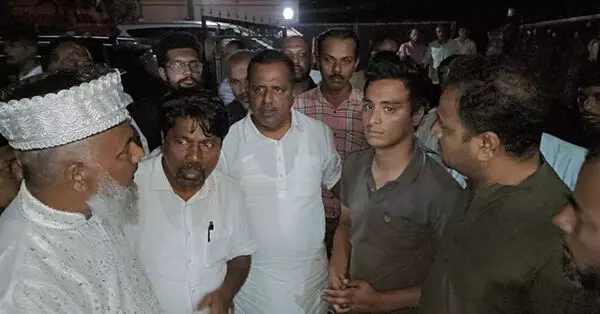 ಉಡುಪಿಯಲ್ಲಿ ತಾಯಿ, ಮಕ್ಕಳ ಕಗ್ಗೊಲೆ; ಸ್ಥಳಕ್ಕೆ ತೆರಳಿ ಕುಟುಂಬಸ್ಥರಿಗೆ ಸಾಂತ್ವನ ಹೇಳಿದ ಸ್ಪೀಕರ್ ಯು.ಟಿ. ಖಾದರ್ ಉಡುಪಿಯಲ್ಲಿ ತಾಯಿ, ಮಕ್ಕಳ ಕಗ್ಗೊಲೆ; ಸ್ಥಳಕ್ಕೆ ತೆರಳಿ ಕುಟುಂಬಸ್ಥರಿಗೆ ಸಾಂತ್ವನ ಹೇಳಿದ ಸ್ಪೀಕರ್ ಯು.ಟಿ. ಖಾದರ್