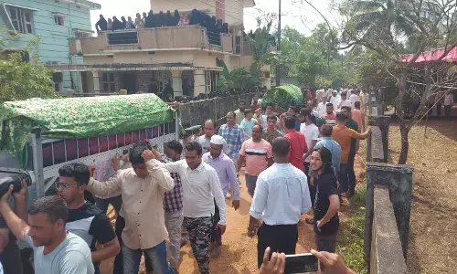 ಉಡುಪಿ: ನಾಲ್ವರ ಹತ್ಯೆ ಪ್ರಕರಣ; ಅಂತ್ಯಕ್ರಿಯೆಯಲ್ಲಿ ಸಹಸ್ರಾರು ಮಂದಿ ಭಾಗಿ