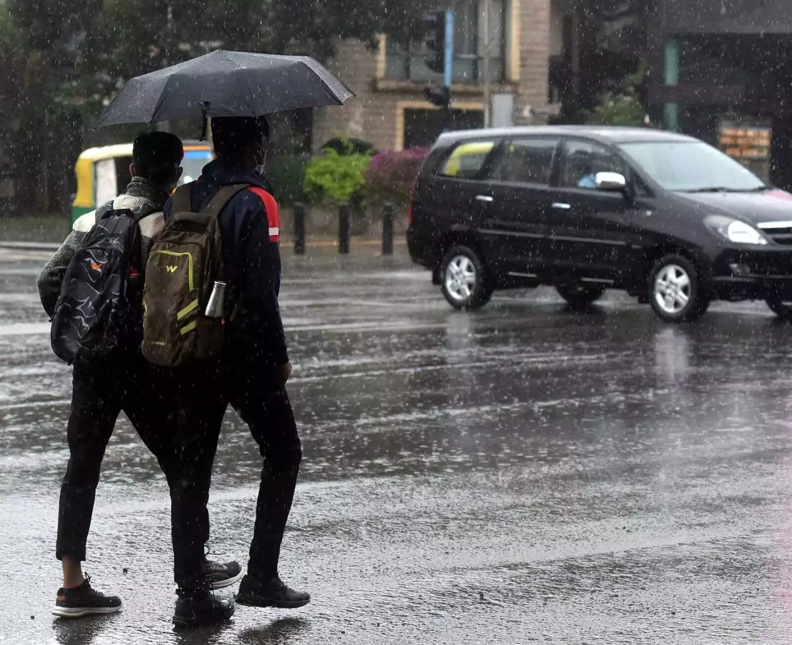 ತಮಿಳುನಾಡು, ಪುದುಚೇರಿಯಲ್ಲಿ ಭಾರಿ ಮಳೆ; ಶಾಲೆಗಳಿಗೆ ರಜೆ