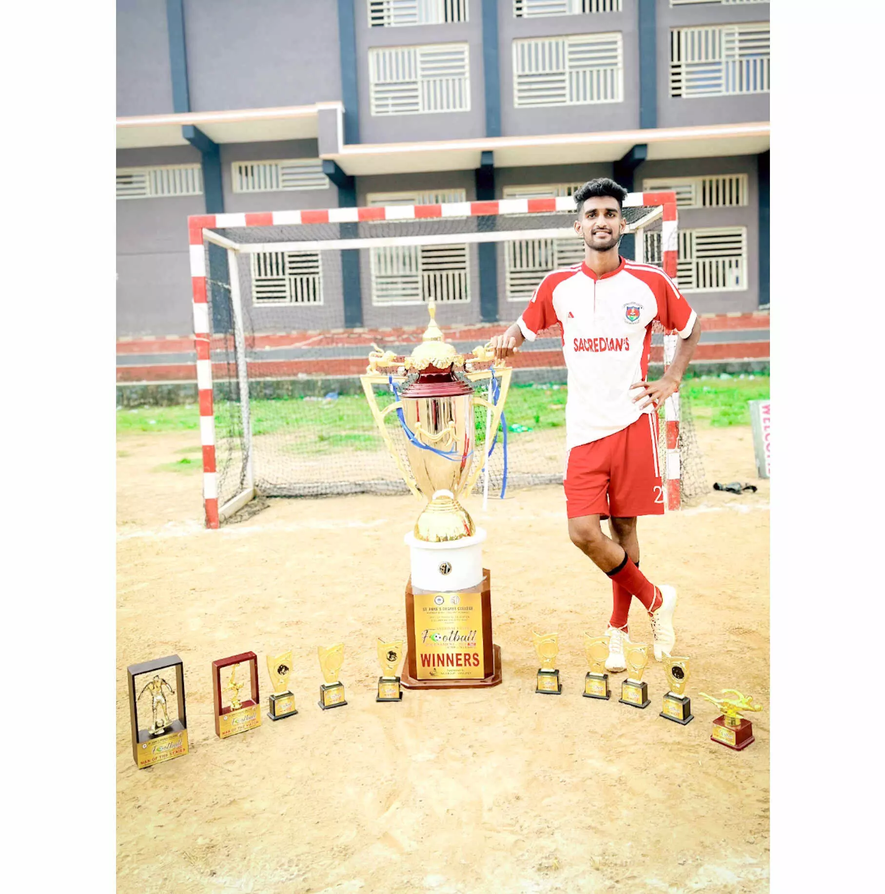 ರಾಷ್ಟ್ರಮಟ್ಟದ ಫುಟ್ಬಾಲ್ ಚಾಂಪಿಯನ್ಶಿಪ್: ಕರ್ನಾಟಕ ತಂಡವನ್ನು ಪ್ರತಿನಿಧಿಸಿದ ವಿನು ಎಚ್.ಆರ್. ರಾಷ್ಟ್ರಮಟ್ಟದ ಫುಟ್ಬಾಲ್ ಚಾಂಪಿಯನ್ಶಿಪ್: ಕರ್ನಾಟಕ ತಂಡವನ್ನು ಪ್ರತಿನಿಧಿಸಿದ ವಿನು ಎಚ್.ಆರ್.