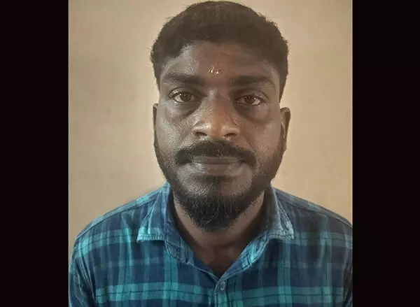 ರಿಕ್ಷಾ ಚಾಲಕನಿಗೆ ಹಲ್ಲೆ ಪ್ರಕರಣ : ಆರೋಪಿ ಸೆರೆ ರಿಕ್ಷಾ ಚಾಲಕನಿಗೆ ಹಲ್ಲೆ ಪ್ರಕರಣ : ಆರೋಪಿ ಸೆರೆ