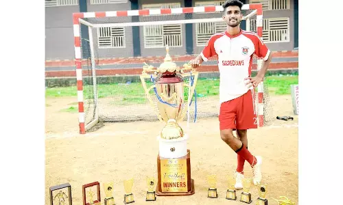 ರಾಷ್ಟ್ರಮಟ್ಟದ ಫುಟ್ಬಾಲ್ ಚಾಂಪಿಯನ್‌ಶಿಪ್: ಕರ್ನಾಟಕ ತಂಡವನ್ನು ಪ್ರತಿನಿಧಿಸಿದ ವಿನು ಎಚ್.ಆರ್.