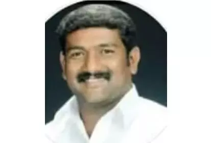 ಶಿವಮೊಗ್ಗ: ಮಾರಕಾಸ್ತ್ರಗಳಿಂದ ಕೊಚ್ಚಿ ಯುವಕನ ಕೊಲೆ ಶಿವಮೊಗ್ಗ: ಮಾರಕಾಸ್ತ್ರಗಳಿಂದ ಕೊಚ್ಚಿ ಯುವಕನ ಕೊಲೆ