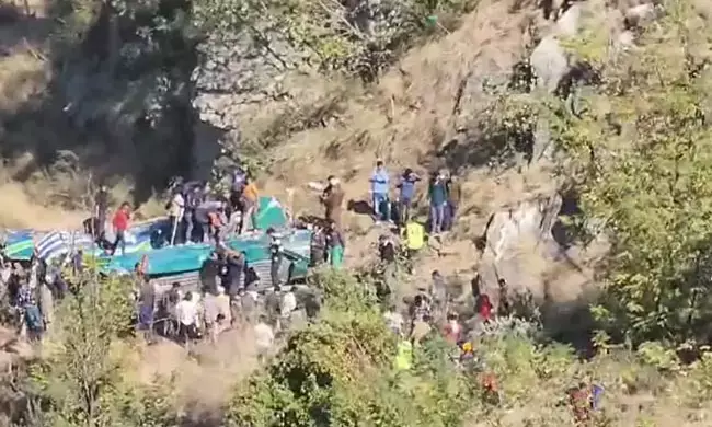 ಜಮ್ಮು-ಕಾಶ್ಮೀರ: ಕಂದಕಕ್ಕೆ ಉರುಳಿ ಬಿದ್ದ ಬಸ್; 36 ಮಂದಿ ಮೃತ್ಯು