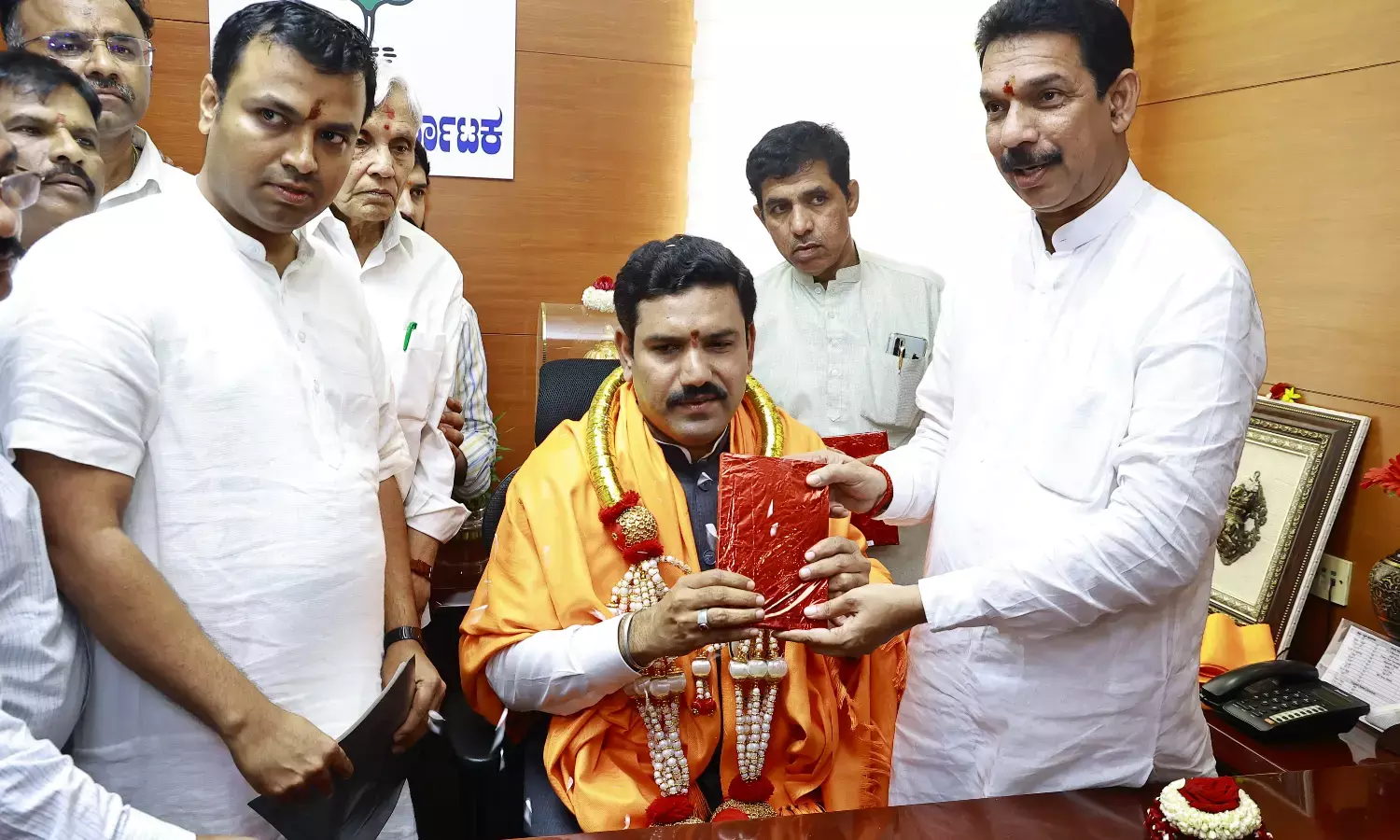 ಬಿಜೆಪಿಯ ನೂತನ ರಾಜ್ಯಾಧ್ಯಕ್ಷರ ಅಧಿಕಾರ ಸ್ವೀಕಾರ ಕಾರ್ಯಕ್ರಮ;  ಸಿ.ಟಿ ರವಿ  ಸಹಿತ ಹಲವು ನಾಯಕರು ಗೈರು!