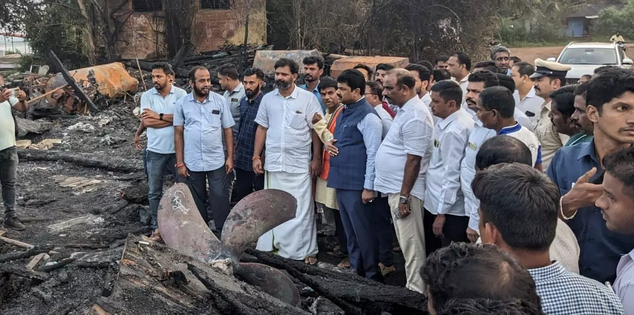 ಗಂಗೊಳ್ಳಿ ಅಗ್ನಿ ದುರಂತ ಪ್ರದೇಶಕ್ಕೆ ಸಂಸದ ರಾಘವೇಂದ್ರ ಭೇಟಿ ಗಂಗೊಳ್ಳಿ ಅಗ್ನಿ ದುರಂತ ಪ್ರದೇಶಕ್ಕೆ ಸಂಸದ ರಾಘವೇಂದ್ರ ಭೇಟಿ