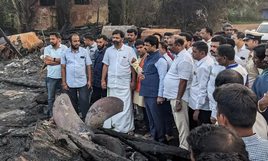 ಗಂಗೊಳ್ಳಿ ಅಗ್ನಿ ದುರಂತ ಪ್ರದೇಶಕ್ಕೆ ಸಂಸದ ರಾಘವೇಂದ್ರ ಭೇಟಿ