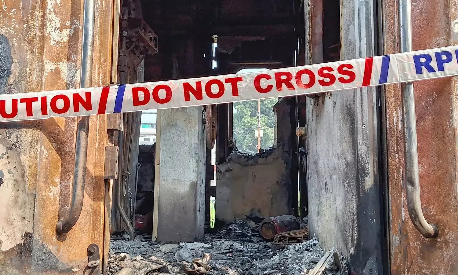 ಉ.ಪ್ರ.: ದಿಲ್ಲಿ-ಸಹಾರ್ಸ ವೈಶಾಲಿ ಎಕ್ಸ್‌ಪ್ರೆಸ್‌ನಲ್ಲಿ ಬೆಂಕಿ 19 ಮಂದಿಗೆ ಗಾಯ