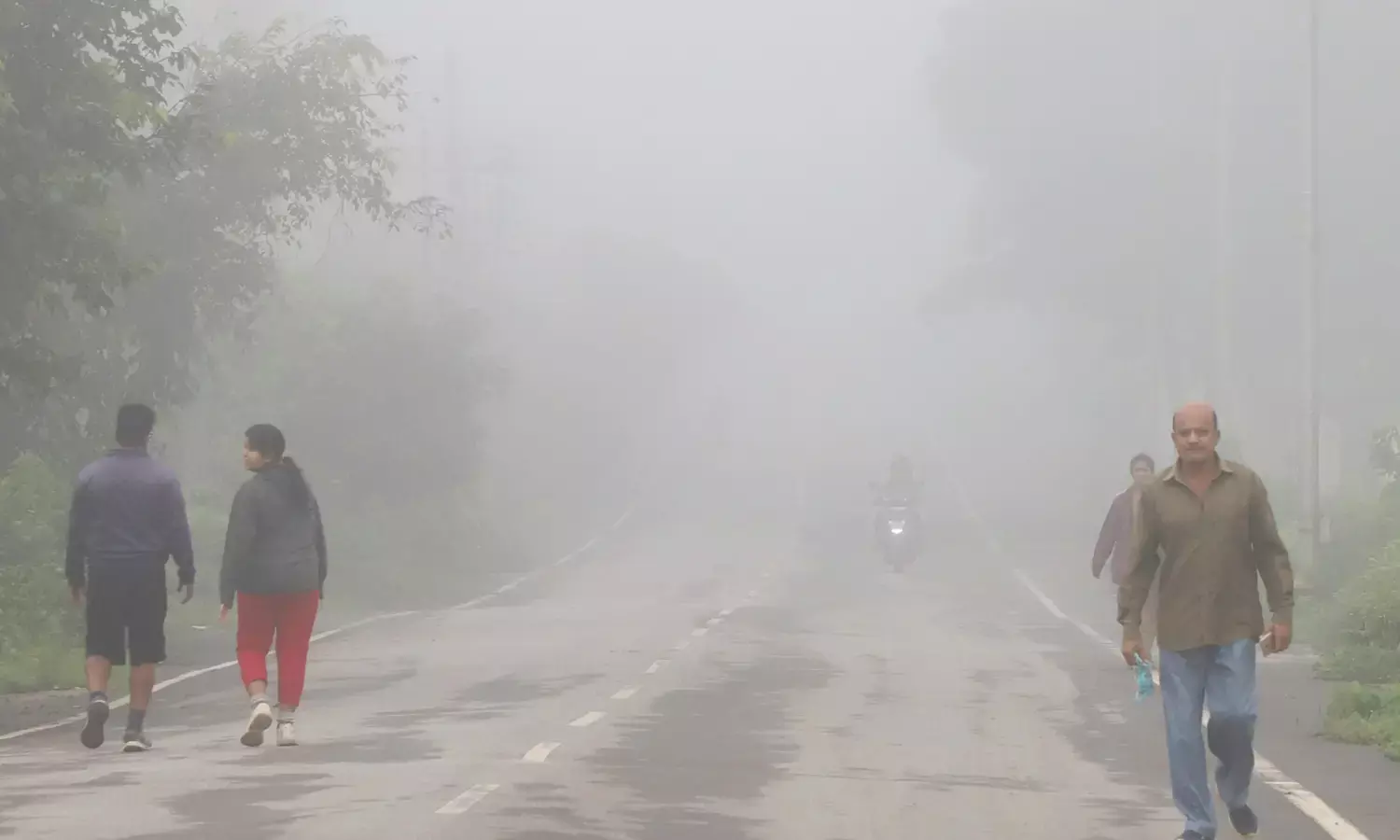 ಬೆಂಗಳೂರಿನಲ್ಲಿ ಉಷ್ಣಾಂಶ ಇಳಿಕೆ, ಚಳಿ ಹೆಚ್ಚಳ: ಮಂಜು ಮುಸುಕಿದ ವಾತಾವರಣ