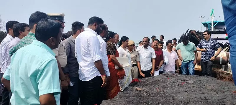 ಬೋಟ್ ಅಗ್ನಿದುರಂತದಿಂದ 13 ಕೋಟಿ ರೂ.ನಷ್ಟದ ಅಂದಾಜು: ಗಂಗೊಳ್ಳಿಯಲ್ಲಿ ಉಸ್ತುವಾರಿ ಸಚಿವೆ ಲಕ್ಷ್ಮೀ ಹೆಬ್ಬಾಳ್ಕರ್