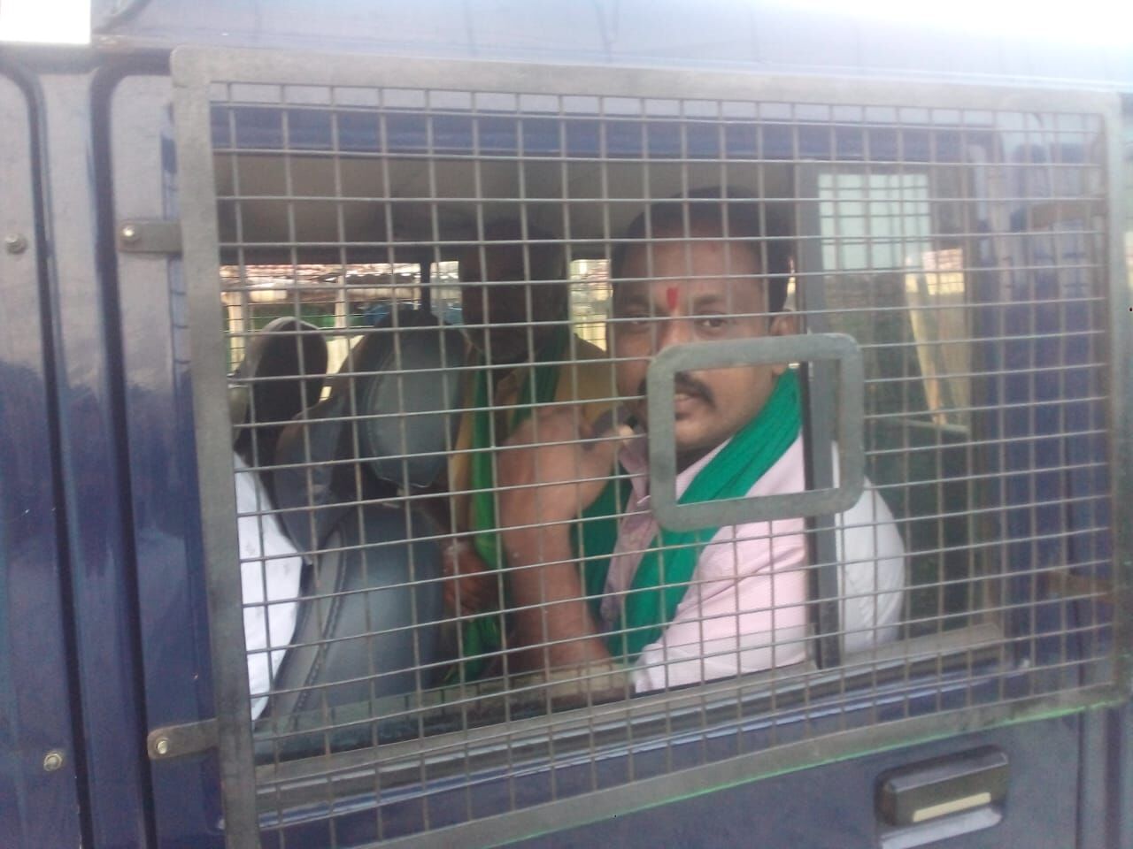 ಮೈಸೂರು: ಮುಖ್ಯಮಂತ್ರಿ ಆಗಮನದ ವೇಳೆ ಪ್ರತಿಭಟನೆಗೆ ಮುಂದಾದ ಹಲವು ರೈತ ಮುಖಂಡರು ಪೊಲೀಸ್‌ ವಶಕ್ಕೆ