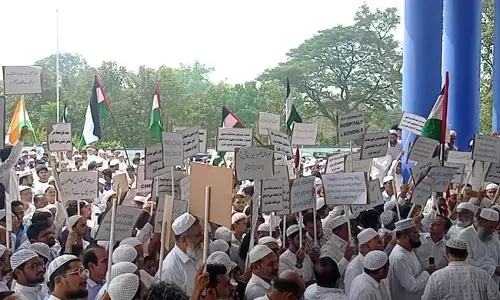 ಭಟ್ಕಳ: ಇಸ್ರೇಲ್ ನಡೆಸುತ್ತಿರುವ ನರಮೇಧ ಕೊನೆಗೊಳಿಸಲು ಆಗ್ರಹಿಸಿ ಧರಣಿ