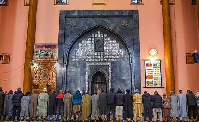 ಶ್ರೀನಗರದ ಜಾಮಿಯಾ ಮಸೀದಿಯಲ್ಲಿ ಶುಕ್ರವಾರದ ನಮಾಝ್ಗೆ ನಿಷೇಧ