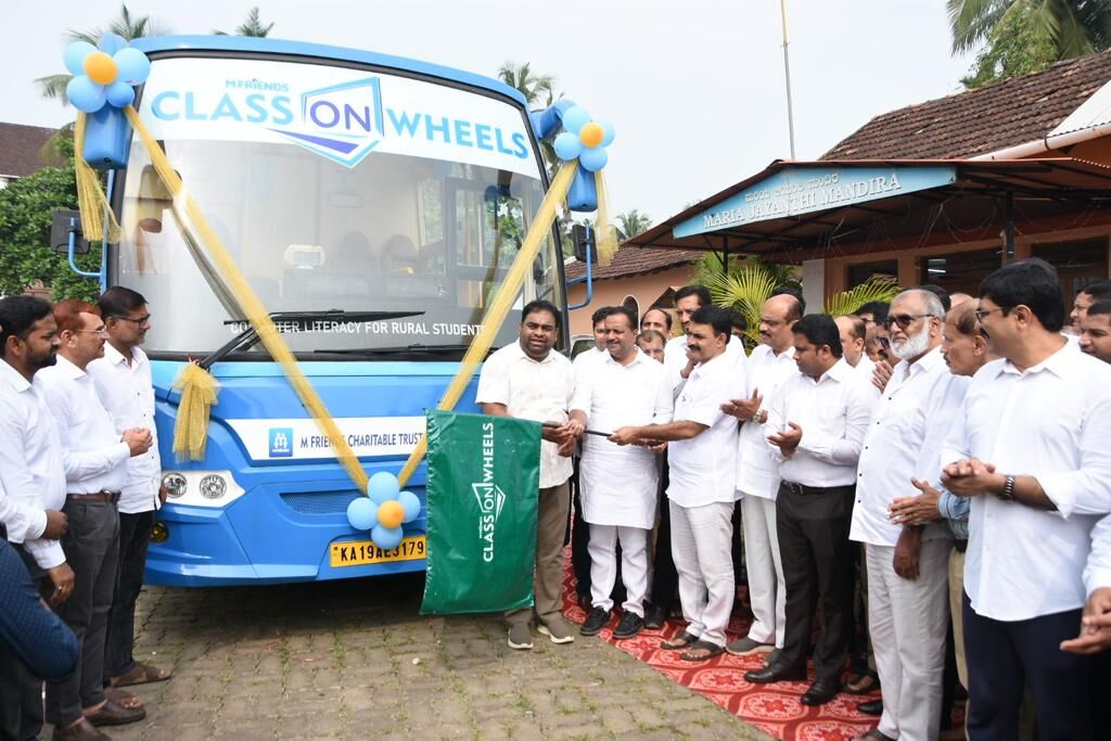 ಕ್ಲಾಸ್ ಆನ್  ವ್ಹೀಲ್ಸ್ ಡಿಜಿಟಲ್ ಕಂಪ್ಯೂಟರ್ ಸಾಕ್ಷರತಾ ಬಸ್‌ ಗೆ ಚಾಲನೆ