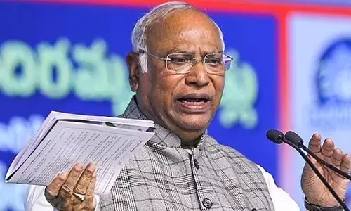 ಬಿಜೆಪಿಯಿಂದ ಕಾಂಗ್ರೆಸ್ ಗ್ಯಾರಂಟಿಗಳ ನಕಲು : ಖರ್ಗೆ ಆರೋಪ