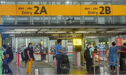 ಬೆಂಗಳೂರು: ವಿಮಾನ ನಿಲ್ದಾಣದಲ್ಲಿ 1.26 ಕೋಟಿ ರೂ.ಮೌಲ್ಯದ ಚಿನ್ನ ವಶ