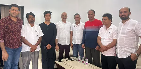 ಉಡುಪಿ ಹತ್ಯಾಕಾಂಡ; ಸಂತ್ರಸ್ತರ ಮನೆಗೆ ನಾಸಿರ್ ಲಕ್ಕಿಸ್ಟಾರ್, ಮಮ್ತಾಝ್ ಅಲಿ ನೇತೃತ್ವದ ನಿಯೋಗ ಭೇಟಿ ಉಡುಪಿ ಹತ್ಯಾಕಾಂಡ; ಸಂತ್ರಸ್ತರ ಮನೆಗೆ ನಾಸಿರ್ ಲಕ್ಕಿಸ್ಟಾರ್, ಮಮ್ತಾಝ್ ಅಲಿ ನೇತೃತ್ವದ ನಿಯೋಗ ಭೇಟಿ