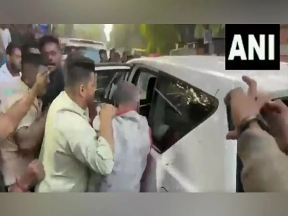 ಪುಣೆ: ಸಾಹಿತಿ ನಾಮದೇವ ಜಾಧವ್ ಮುಖಕ್ಕೆ ಕಪ್ಪುಬಣ್ಣ ಎರಚಿದ ಎನ್ ಸಿ ಪಿ ಕಾರ್ಯಕರ್ತರು ಪುಣೆ: ಸಾಹಿತಿ ನಾಮದೇವ ಜಾಧವ್ ಮುಖಕ್ಕೆ ಕಪ್ಪುಬಣ್ಣ ಎರಚಿದ ಎನ್ ಸಿ ಪಿ ಕಾರ್ಯಕರ್ತರು