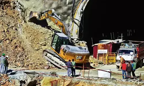 ಉತ್ತರಾಖಂಡ: ಸುರಂಗದಲ್ಲಿ 170 ಗಂಟೆ ಸಿಲುಕಿರುವ ಕಾರ್ಮಿಕರು, ಕುಟುಂಬಗಳಲ್ಲಿ ಆತಂಕ