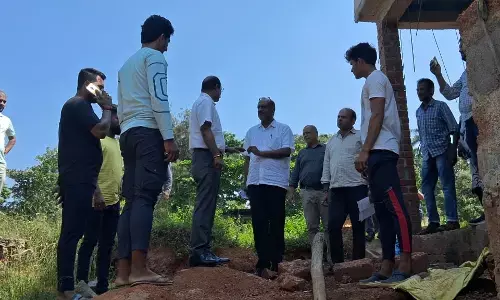 ಕಾನ ಕಟ್ಲ ಶಾಲೆಯ ಭೂ ಹಗರಣ: ವಿವಾದಿತ ಸ್ಥಳಕ್ಕೆ ಮಂಗಳೂರು ತಹಶೀಲ್ದಾರ್‌ ಭೇಟಿ