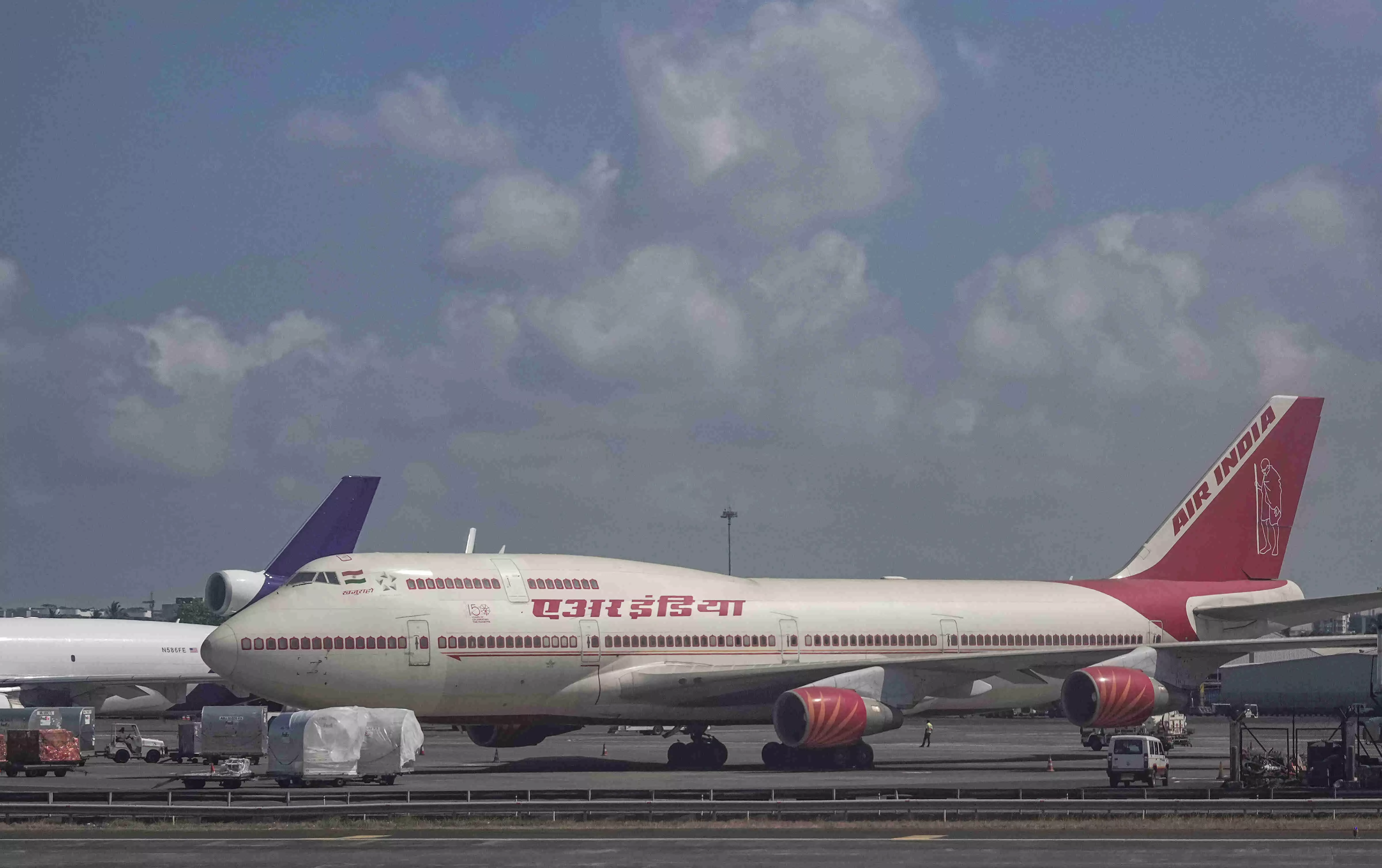 ತಾಂತ್ರಿಕ ದೋಷ: ನ್ಯೂಯಾರ್ಕ್ ಗೆ ತೆರಳುತ್ತಿದ್ದ ಏರ್ ಇಂಡಿಯಾ ವಿಮಾನ ಮುಂಬೈಗೆ ವಾಪಸ್ ತಾಂತ್ರಿಕ ದೋಷ: ನ್ಯೂಯಾರ್ಕ್ ಗೆ ತೆರಳುತ್ತಿದ್ದ ಏರ್ ಇಂಡಿಯಾ ವಿಮಾನ ಮುಂಬೈಗೆ ವಾಪಸ್