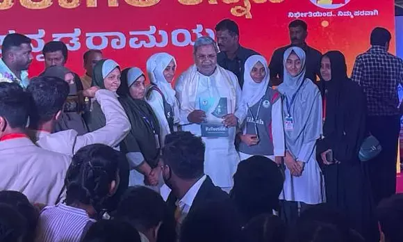 ಸಿಎಂ ಸಿದ್ದರಾಮಯ್ಯರಿಗೆ ಸಾಲಿಹಾತ್‌ ಶಾಲೆಯ ಸ್ಮರಣ ಸಂಚಿಕೆ ನೀಡಿದ ವಿದ್ಯಾರ್ಥಿಗಳು