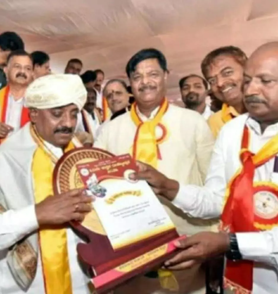 ರೌಡಿ ಶೀಟರ್ ಗೆ ಮೈಸೂರು ಜಿಲ್ಲಾ ರಾಜ್ಯೋತ್ಸವ ಪ್ರಶಸ್ತಿ: ವಿವಾದದ ಬೆನ್ನಲ್ಲೇ ಪ್ರಶಸ್ತಿ ಹಿಂಪಡೆದ ಜಿಲ್ಲಾಡಳಿತ