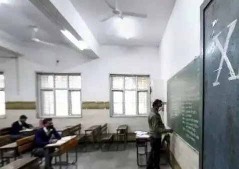 ಒಡಿಶಾ: ಬಸ್ಕಿ ತೆಗೆಸಿದ ಶಿಕ್ಷಕರು 10 ವರ್ಷದ ವಿದ್ಯಾರ್ಥಿ ಕುಸಿದು ಬಿದ್ದು ಸಾವು ಒಡಿಶಾ: ಬಸ್ಕಿ ತೆಗೆಸಿದ ಶಿಕ್ಷಕರು 10 ವರ್ಷದ ವಿದ್ಯಾರ್ಥಿ ಕುಸಿದು ಬಿದ್ದು ಸಾವು