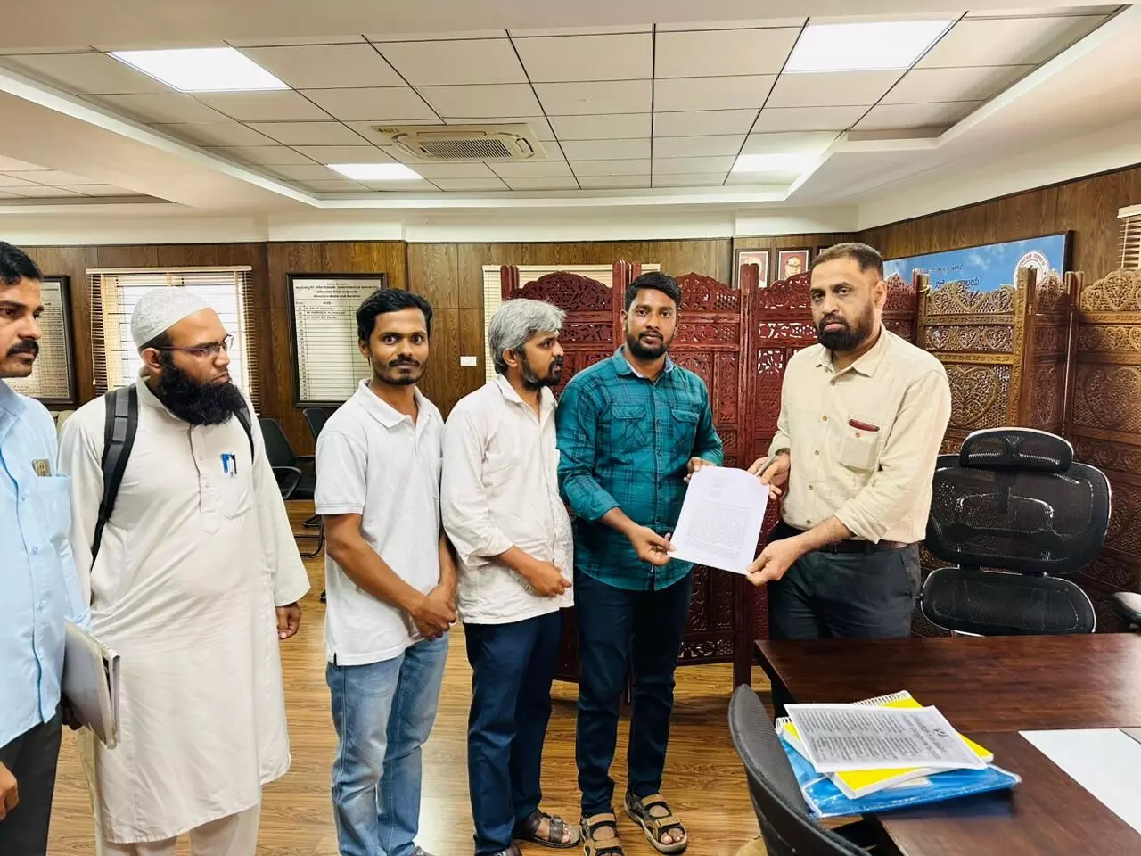 ಅಲ್ಪಸಂಖ್ಯಾತ ಸಂಶೋಧನಾ ವಿದ್ಯಾರ್ಥಿಗಳಿಗೆ 25ಸಾವಿರ ರೂ.ಫೆಲೋಶಿಪ್ ನೀಡಲು ಮನವಿ ಅಲ್ಪಸಂಖ್ಯಾತ ಸಂಶೋಧನಾ ವಿದ್ಯಾರ್ಥಿಗಳಿಗೆ 25ಸಾವಿರ ರೂ.ಫೆಲೋಶಿಪ್ ನೀಡಲು ಮನವಿ