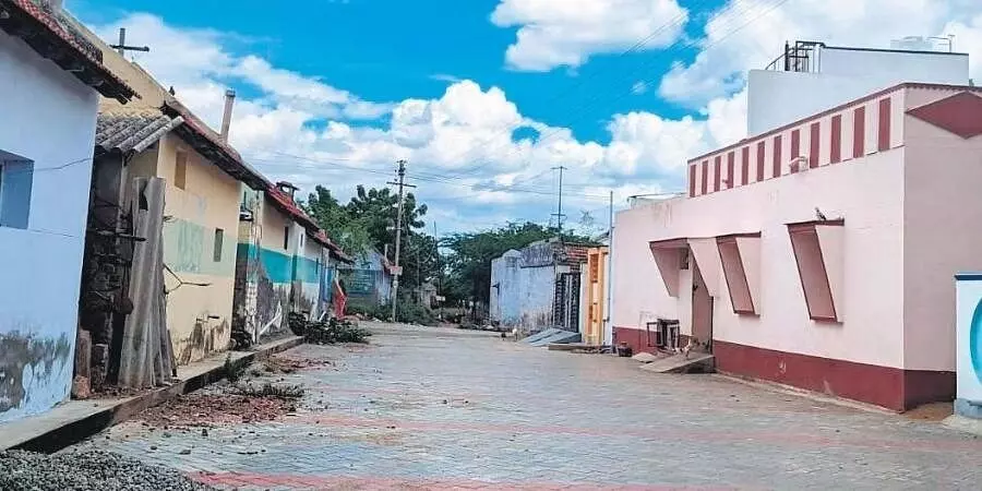 ಪ್ರಬಲ ಜಾತಿಗಳಿಗೆ ಮುಖಮಾಡಿ ಮನೆಗಳನ್ನು ನಿರ್ಮಿಸಲು ದಲಿತರಿಗೆ ಅವಕಾಶ ನಿರಾಕರಣೆ! ಪ್ರಬಲ ಜಾತಿಗಳಿಗೆ ಮುಖಮಾಡಿ ಮನೆಗಳನ್ನು ನಿರ್ಮಿಸಲು ದಲಿತರಿಗೆ ಅವಕಾಶ ನಿರಾಕರಣೆ!