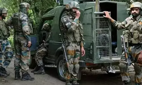 ಜಮ್ಮು ಮತ್ತು ಕಾಶ್ಮೀರದಲ್ಲಿ ಉಗ್ರರ ವಿರುದ್ಧದ ಹೋರಾಟದಲ್ಲಿ ಇಬ್ಬರು ಸೇನಾಧಿಕಾರಿಗಳು ಸೇರಿ ನಾಲ್ವರು ಹುತಾತ್ಮ