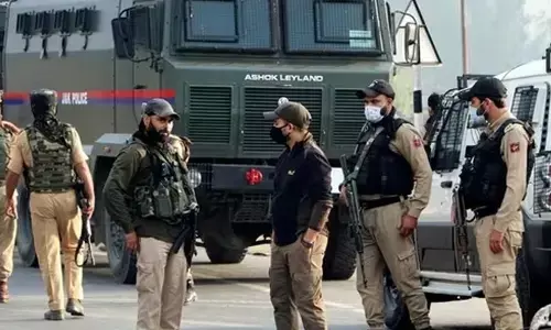 ಭಯೋತ್ಪಾದಕರೊಂದಿಗೆ ನಂಟು ಆರೋಪ ; ಜಮ್ಮು-ಕಾಶ್ಮೀರದಲ್ಲಿ ನಾಲ್ವರು ಸರಕಾರಿ ಉದ್ಯೋಗಿಗಳ ವಜಾ