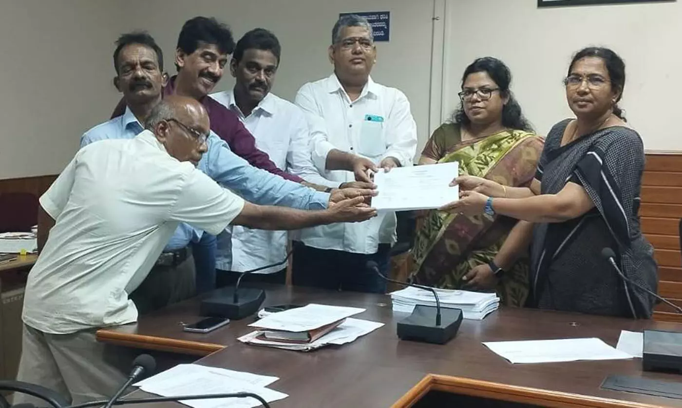 ಉಡುಪಿ: ರಾಜಕೀಯ ಪಕ್ಷದವರಿಗೆ ಕರಡು ಮತದಾರರ ಪಟ್ಟಿ ವಿತರಣೆ