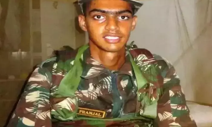 “ಪ್ರಾಂಜಲ್ ನ ಕರೆಗಾಗಿ ಕಾಯುತ್ತಿದ್ದೆವು, ಆದರೆ ಈಗ ಆತನ ಪಾರ್ಥಿವ ಶರೀರ ಸ್ವೀಕರಿಸಲು ಹೋಗುತ್ತಿದ್ದೇವೆ”: ಹುತಾತ್ಮ ಕನ್ನಡಿಗ ಯೋಧನ ತಂದೆ ಕಣ್ಣೀರು