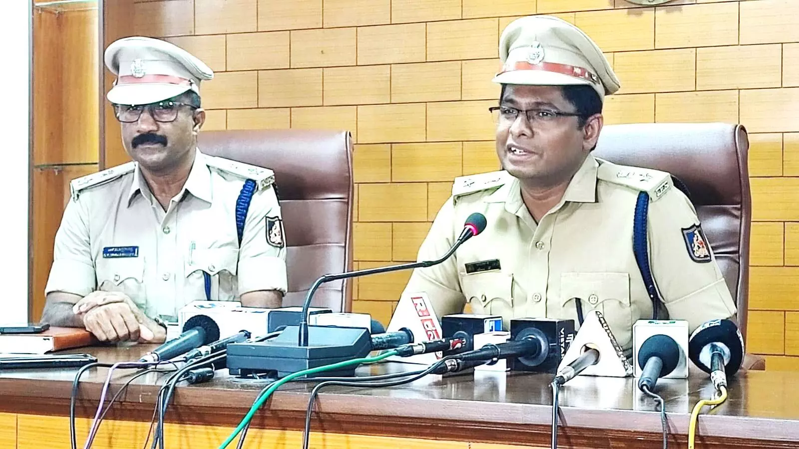 ತಡೆಯಲು ಬಂದವರನ್ನು ಒಬ್ಬೊಬ್ಬರಂತೆ ಸುಲಭವಾಗಿ ಹತ್ಯೆಗೈದಿದ್ದ ತಡೆಯಲು ಬಂದವರನ್ನು ಒಬ್ಬೊಬ್ಬರಂತೆ ಸುಲಭವಾಗಿ ಹತ್ಯೆಗೈದಿದ್ದ