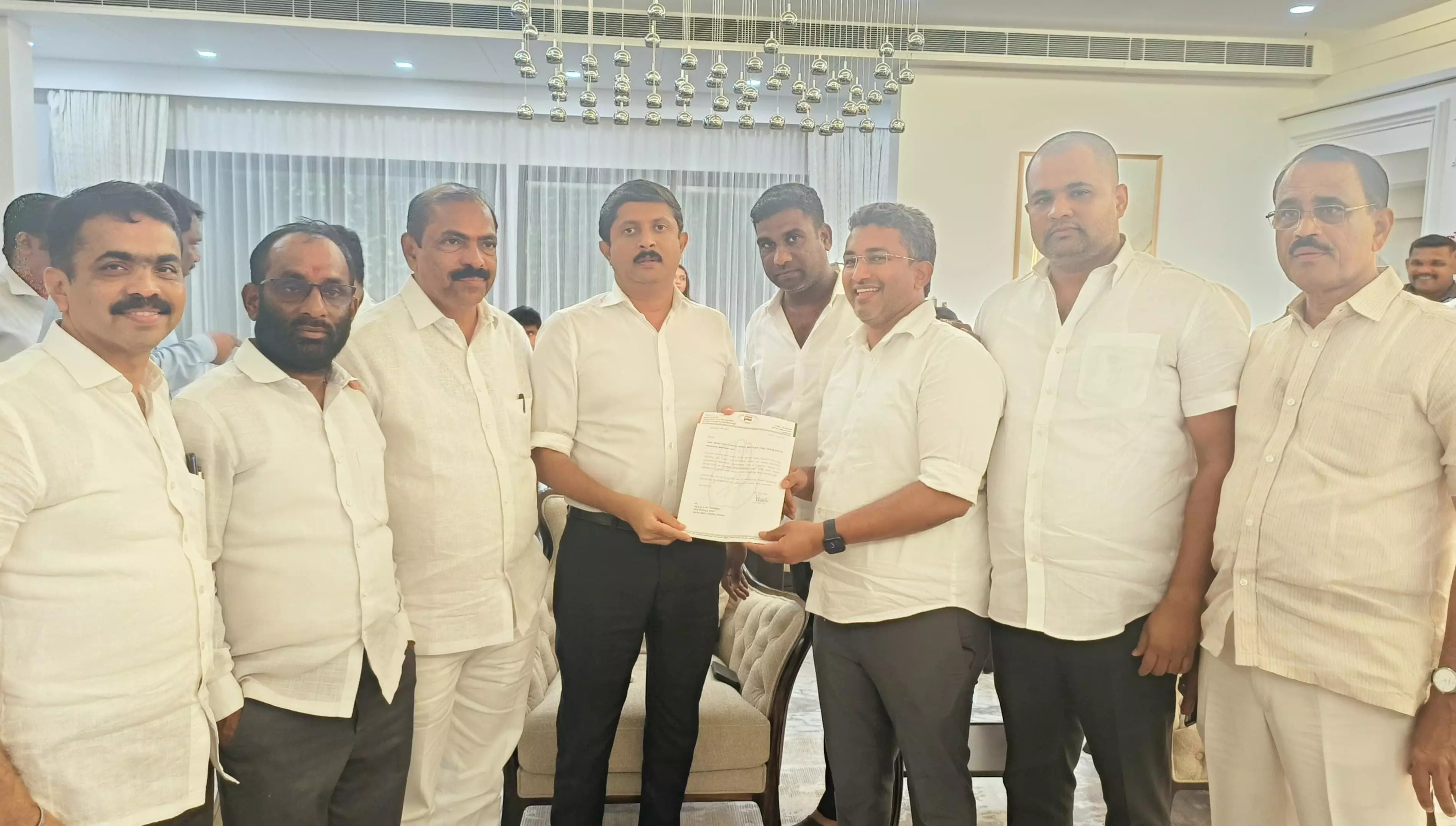 ಸುರತ್ಕಲ್ ಮಾರುಕಟ್ಟೆ ಕಾಮಗಾರಿ‌ ಪುನಾರಂಭಿಸಲು ನಗರಾಭಿವೃದ್ಧಿ ಸಚಿವರಿಗೆ ಇನಾಯತ್ ಅಲಿ ಮನವಿ