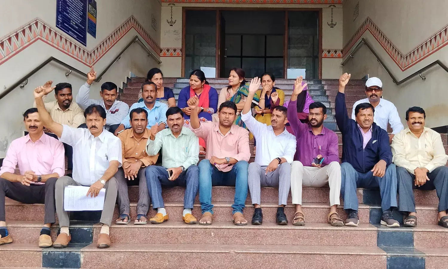 ಹುದ್ದೆ ಖಾಯಂಗೊಳಿಸಲು ಒತ್ತಾಯಿಸಿ ಅತಿಥಿ ಉಪನ್ಯಾಸಕರ ಪ್ರತಿಭಟನೆ