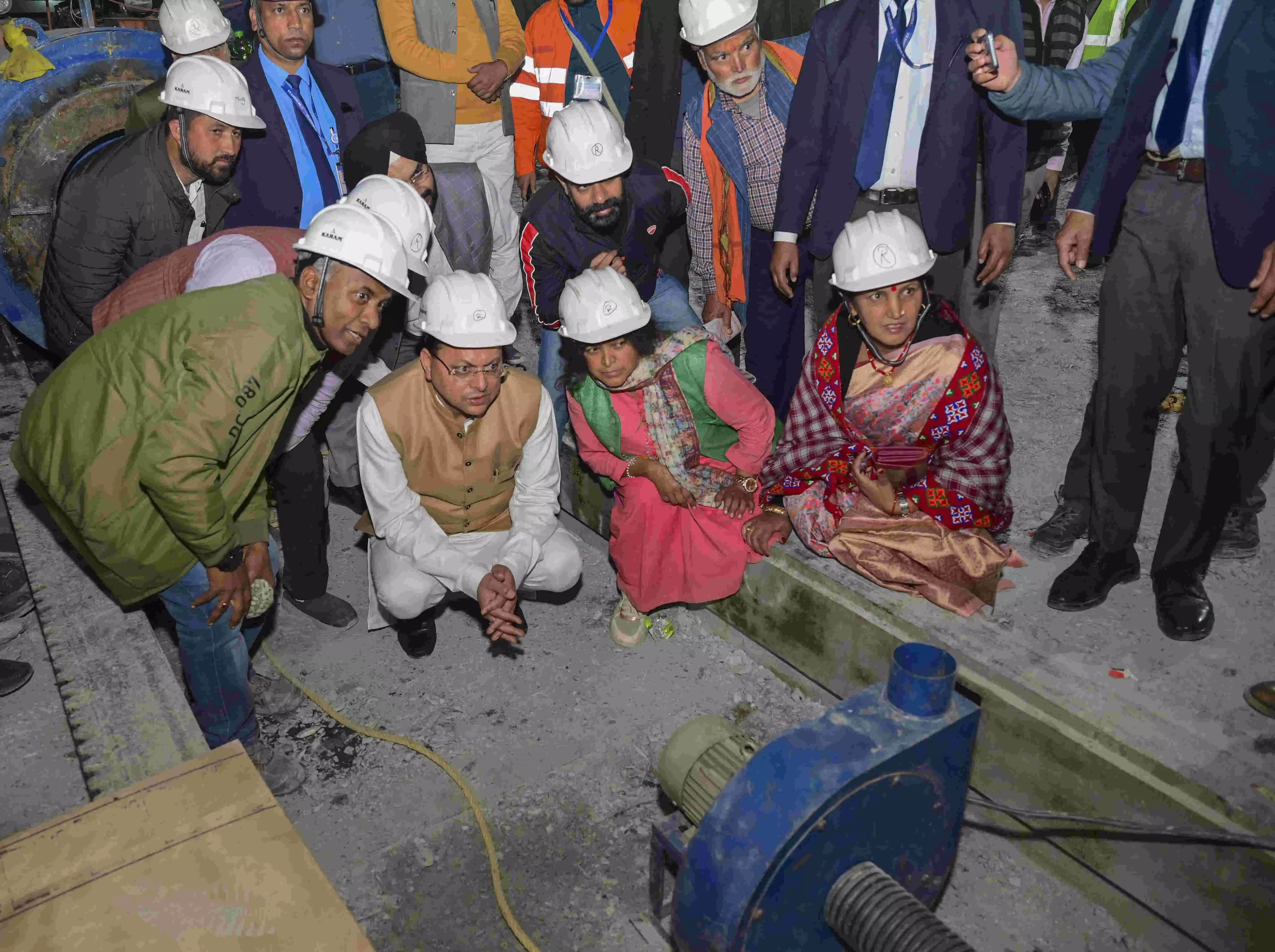 ಉತ್ತರಕಾಶಿ ಸುರಂಗ ಕುಸಿತ: 12-15 ಮೀ.ಕೊರೆಯುವುದು ಬಾಕಿಯಿದೆ ಎಂದ ಎನ್ಎಚ್ಎಐ ಸದಸ್ಯ ಉತ್ತರಕಾಶಿ ಸುರಂಗ ಕುಸಿತ: 12-15 ಮೀ.ಕೊರೆಯುವುದು ಬಾಕಿಯಿದೆ ಎಂದ ಎನ್ಎಚ್ಎಐ ಸದಸ್ಯ