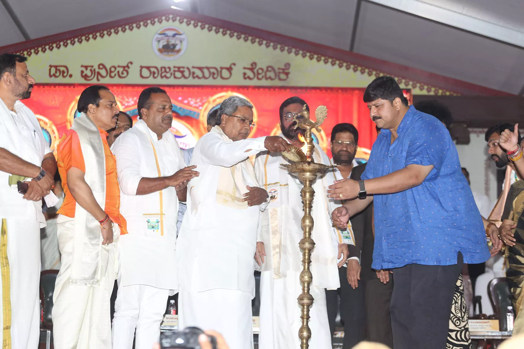 PHOTOS | ಬೆಂಗಳೂರು ಕಂಬಳಕ್ಕೆ ಸಿಎಂ ಸಿದ್ದರಾಮಯ್ಯ ಚಾಲನೆ