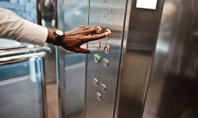 ಮಂಗಳೂರು: ಲಿಫ್ಟ್‌ನಲ್ಲಿ ಸಿಲುಕಿದ್ದ ಐದು ಮಂದಿಯ ರಕ್ಷಣೆ