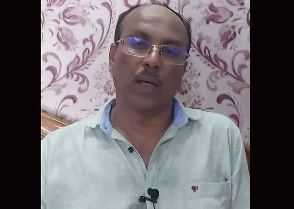 ಮಗಳು ಪ್ರವೀಣ್ನಿಂದ ಹಣ ಕೊಟ್ಟು ಸ್ಕೂಟರ್ ಖರೀಸಿದ್ದಳು: ನೂರ್ ಮುಹಮ್ಮದ್ ಮಗಳು ಪ್ರವೀಣ್ನಿಂದ ಹಣ ಕೊಟ್ಟು ಸ್ಕೂಟರ್ ಖರೀಸಿದ್ದಳು: ನೂರ್ ಮುಹಮ್ಮದ್