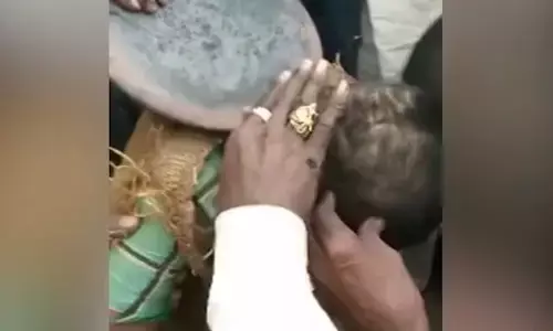 ಗುಜರಾತ್: ಬುಡಕಟ್ಟು ಮಹಿಳೆಯ ತಲೆ ಬೋಳಿಸಿ, ನಗ್ನಗೊಳಿಸಿ ರಸ್ತೆಯಲ್ಲೇ ತ್ಯಜಿಸಿದ ಪ್ರಿಯಕರನ ಹೆತ್ತವರು