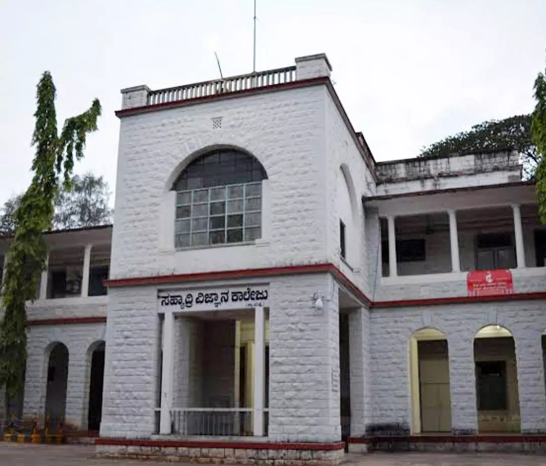 ಸಹ್ಯಾದ್ರಿ ಕಾಲೇಜಿನಲ್ಲಿಅತಿಥಿ ಉಪನ್ಯಾಸಕರ ಕೊರತೆ: ಬೀದಿಗಿಳಿದ ವಿದ್ಯಾರ್ಥಿಗಳು