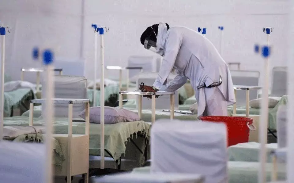 ದಾವಣಗೆರೆ: ವಸತಿ ಶಾಲೆಯಲ್ಲಿ ಆಹಾರ ಸೇವಿಸಿದ 25 ಮಕ್ಕಳು ಅಸ್ವಸ್ಥ ದಾವಣಗೆರೆ: ವಸತಿ ಶಾಲೆಯಲ್ಲಿ ಆಹಾರ ಸೇವಿಸಿದ 25 ಮಕ್ಕಳು ಅಸ್ವಸ್ಥ