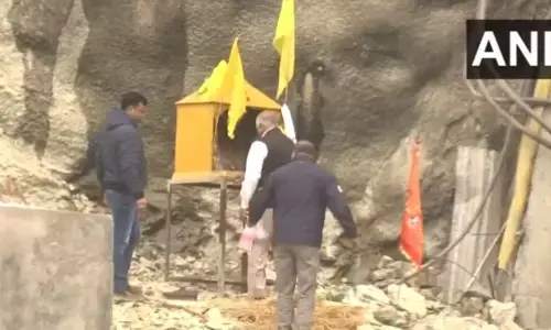 ಉತ್ತರಾಖಂಡ: ಸುರಂಗ ಕುಸಿತ ಪ್ರದೇಶದ ಬಳಿ ದೇವಾಲಯ ನಿರ್ಮಾಣ; ಕಾರ್ಮಿಕರ ಸುರಕ್ಷತೆಗಾಗಿ ಪ್ರಾರ್ಥಿಸಿದ ಕೇಂದ್ರ ಸಚಿವ
