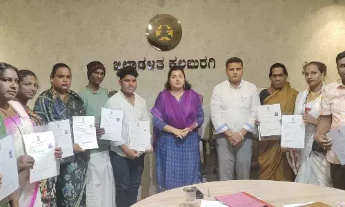 ಕಲಬುರಗಿ: ತೃತೀಯ ಲಿಂಗಿಗಳಿಗೆ ಗುರುತಿನ ಚೀಟಿ ವಿತರಣೆ